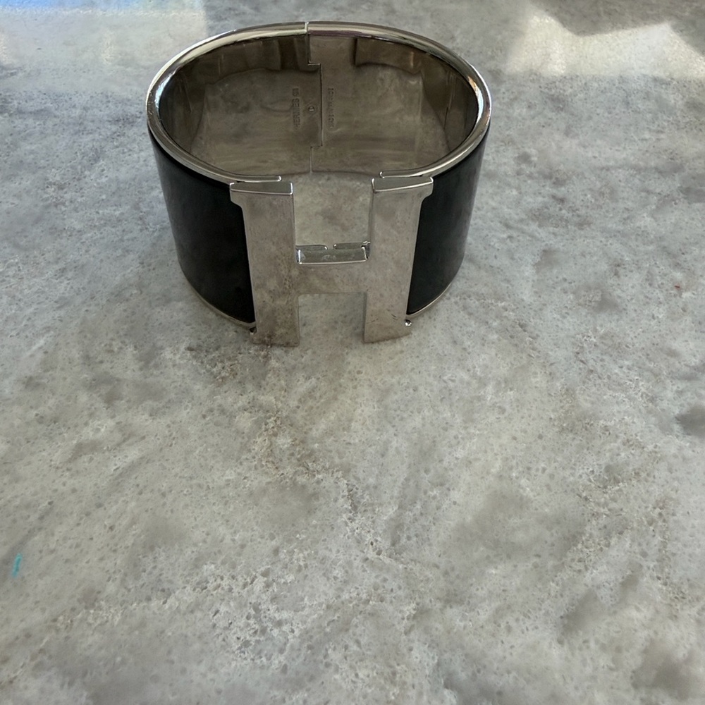 Hermes La Maison Black Enamel and Palladium 'H' Cuff Bracelet - Picture 4 of 14